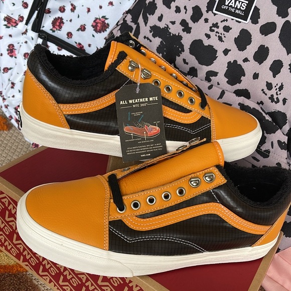 Vans Men’s Old Skool Mte (Mte) Apricot/Black
VN0A348F2NF
Sneakers - Picture 10 of 16